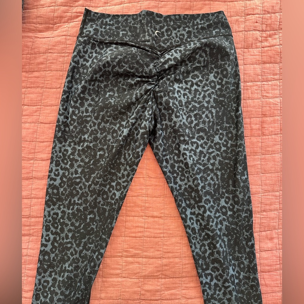 Zyia leopard leggings